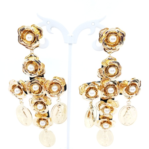 Gold cross statement earrings, women fashion - Picture 4 of 6